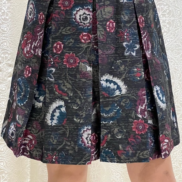 FANCY SPARKLE FLORAL MINI SKIRT👑💍🧚🏻‍♀️ - Picture 2 of 4